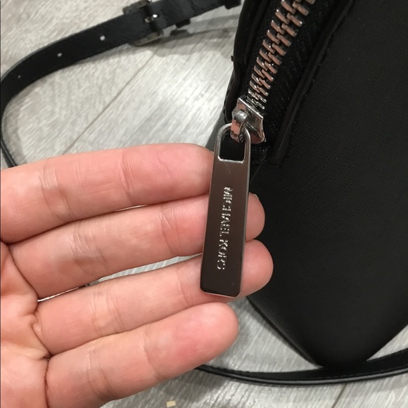 Michael Kors black handbag - Picture 3 of 10